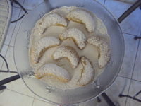 italian walnut crescent cookies