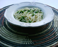 spaghetti with olive oil and parsley