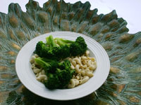 elbow macaroni with broccoli